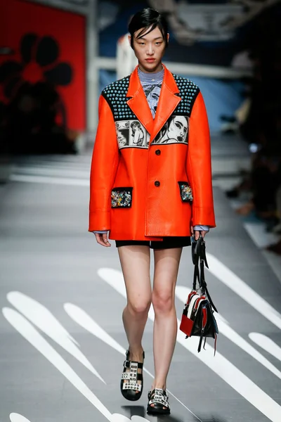 Look 32
